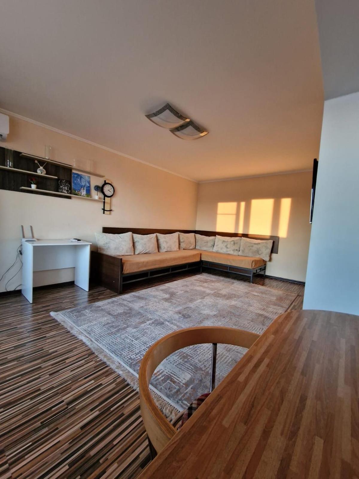 Apartment On Republic Square Ustʼ-Kamenogorsk Exteriör bild